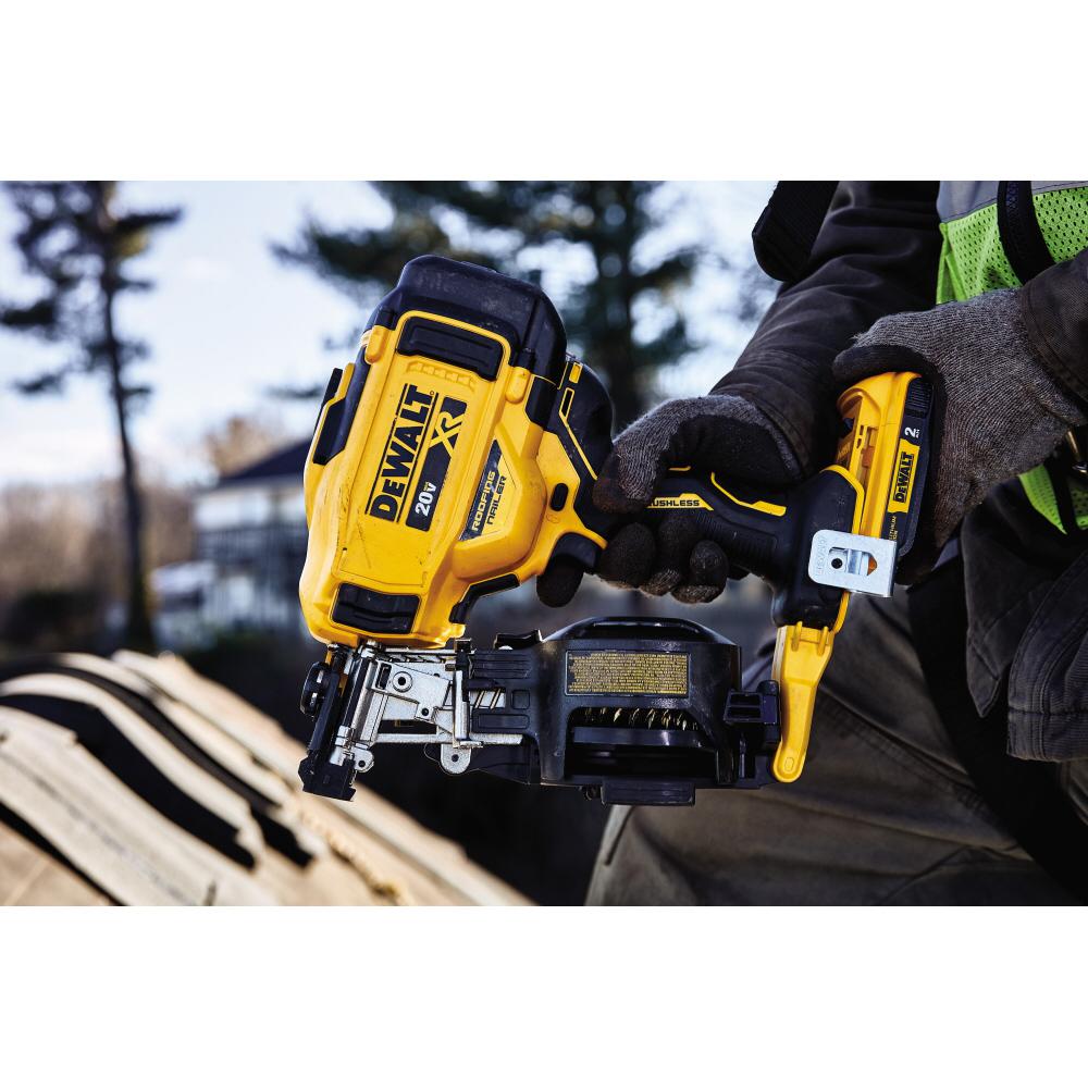 Coil Nailer Dewalt Cordless Roofing Gun DeWalt DCN45RN 18V